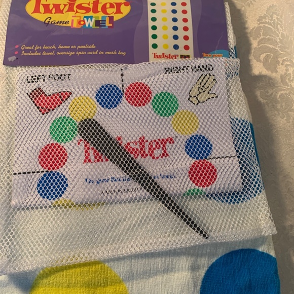 NWT 2004 Hasbro TWISTER GAME BEACH TOWEL - Unused - in original packaging - Picture 3 of 8